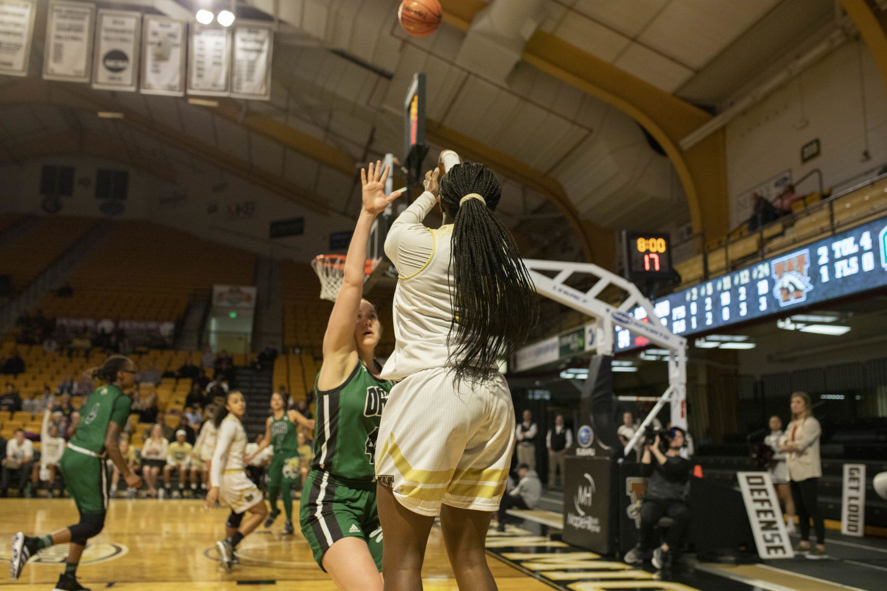 Chelayne Bailey attempts a corner three